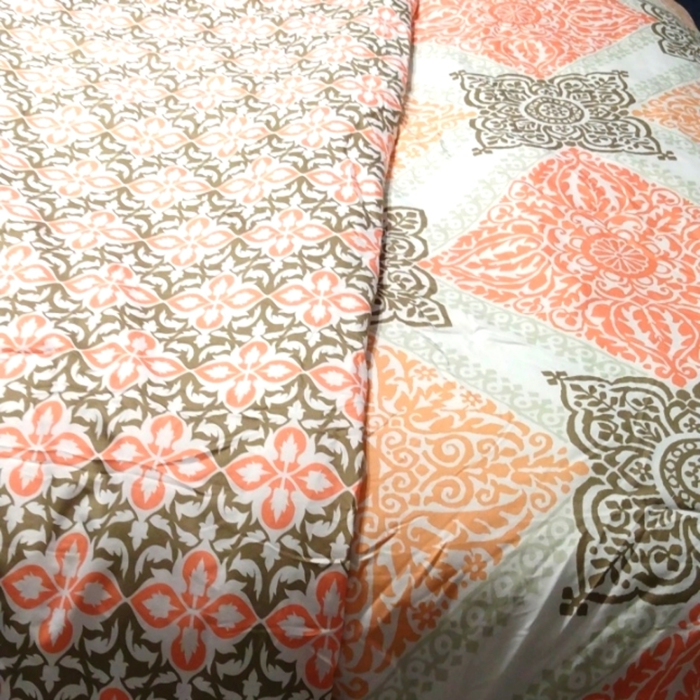 Queen comforter set